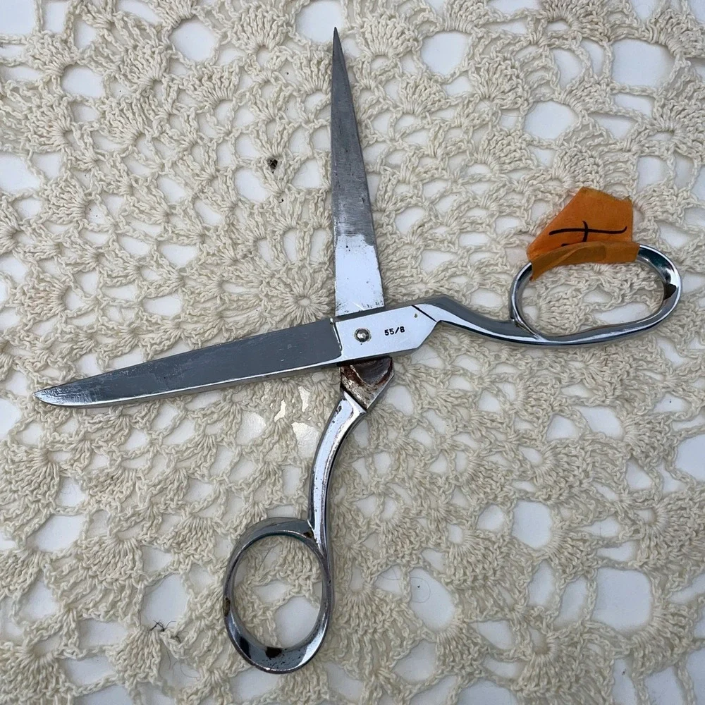 Vintage Triomphe 55/8 sewing scissors 4